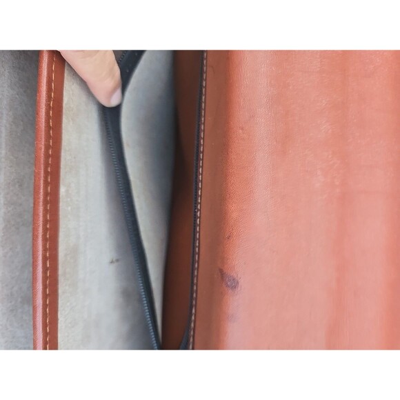 Coach Vintage Leather briefcase with gold buckle and two pockets. - Picture 12 of 14